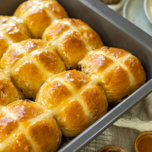 Hot cross buns (veľkonočné buchtičky)