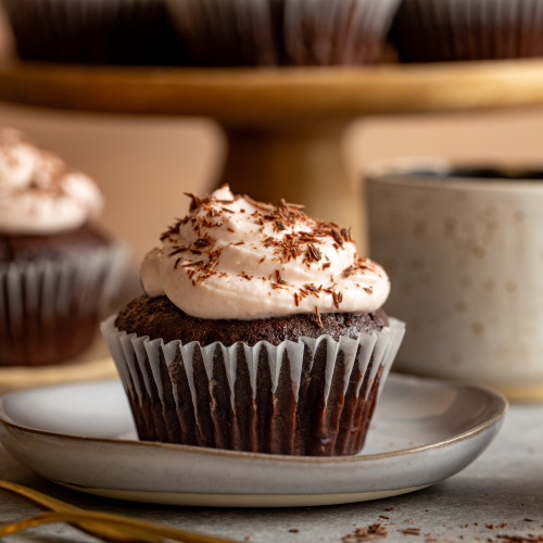 Čokoládové cupcakes s jahodovým krémom