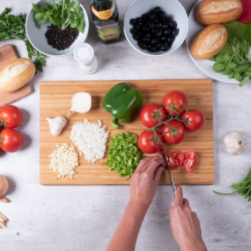 Bruschetta s paradajkovo-bazalkovou salsou